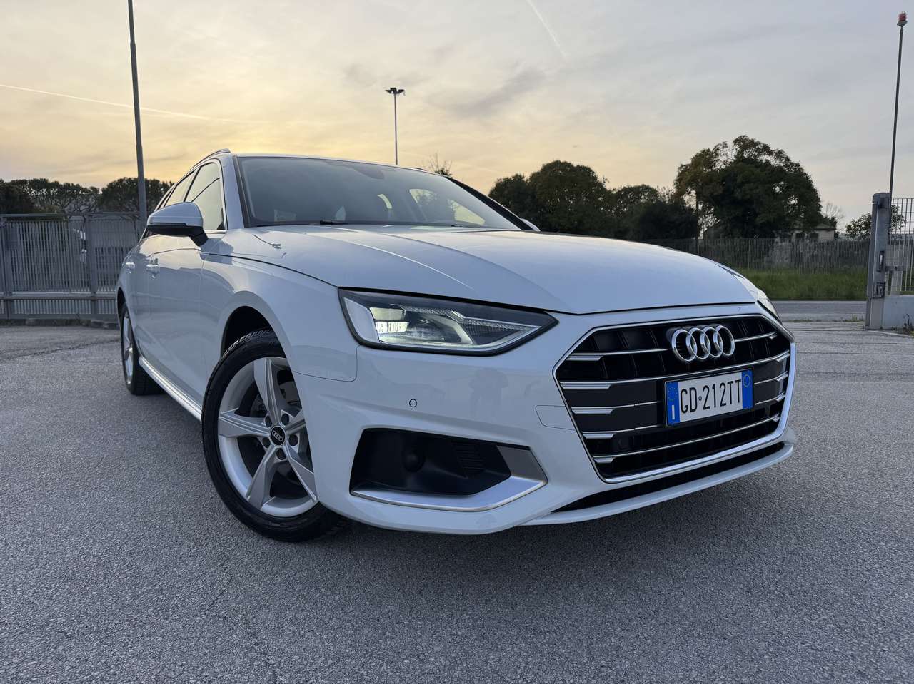 Audi A4 Avant 30 2.0 tdi mhev Business Advanced 136cv s-tronic