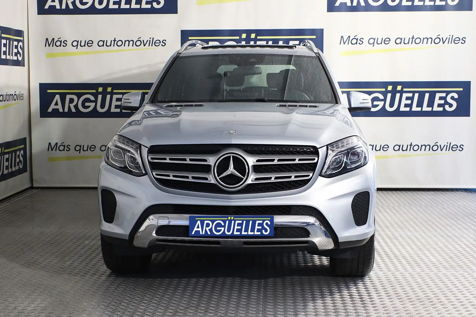 Mercedes-Benz GLS 500 4Matic Aut. Stříbrná - 2