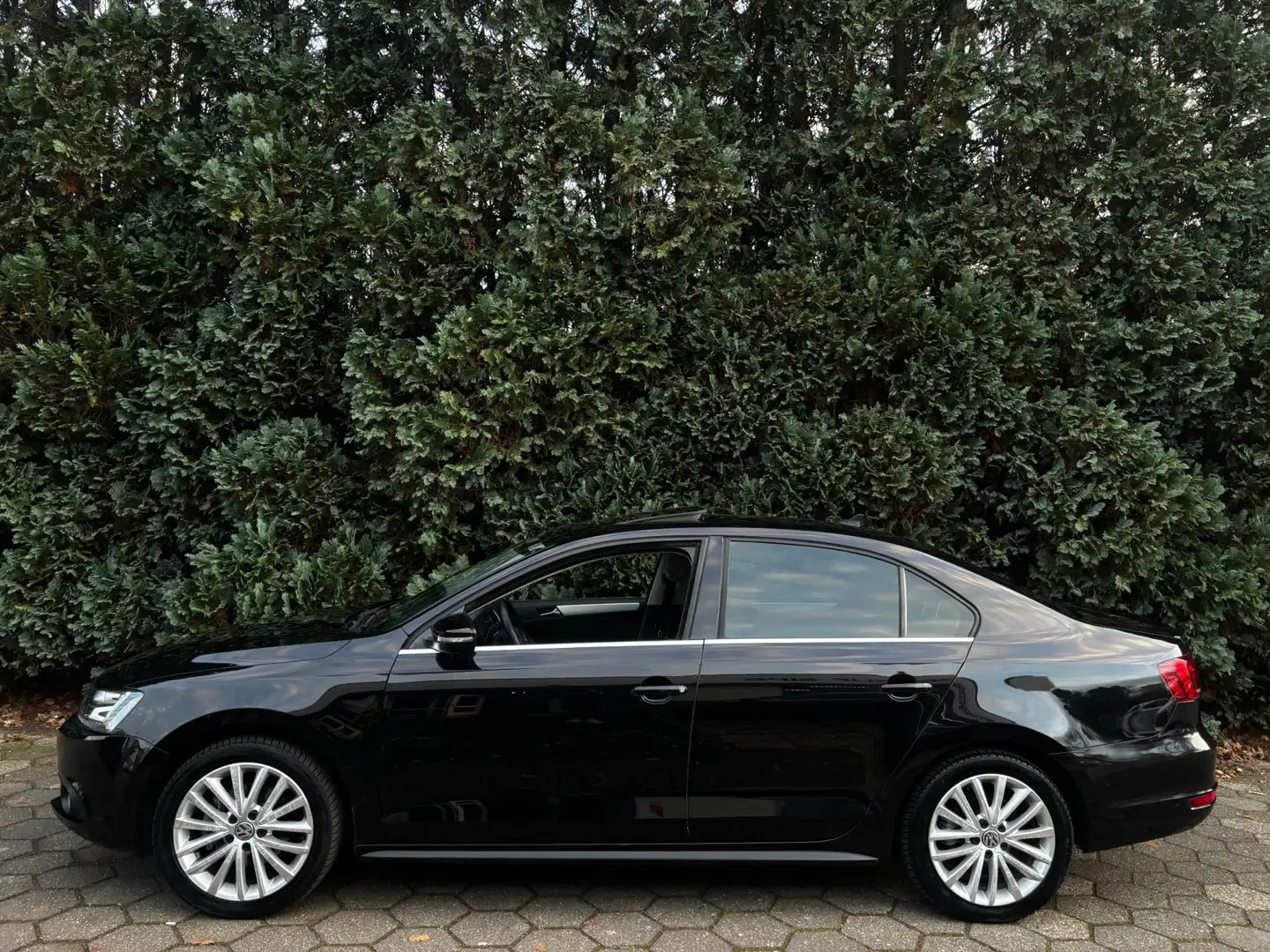 Volkswagen Jetta 1.4 TSI Hybrid Highline | Pano | Leder Bekleding Zwart - 2