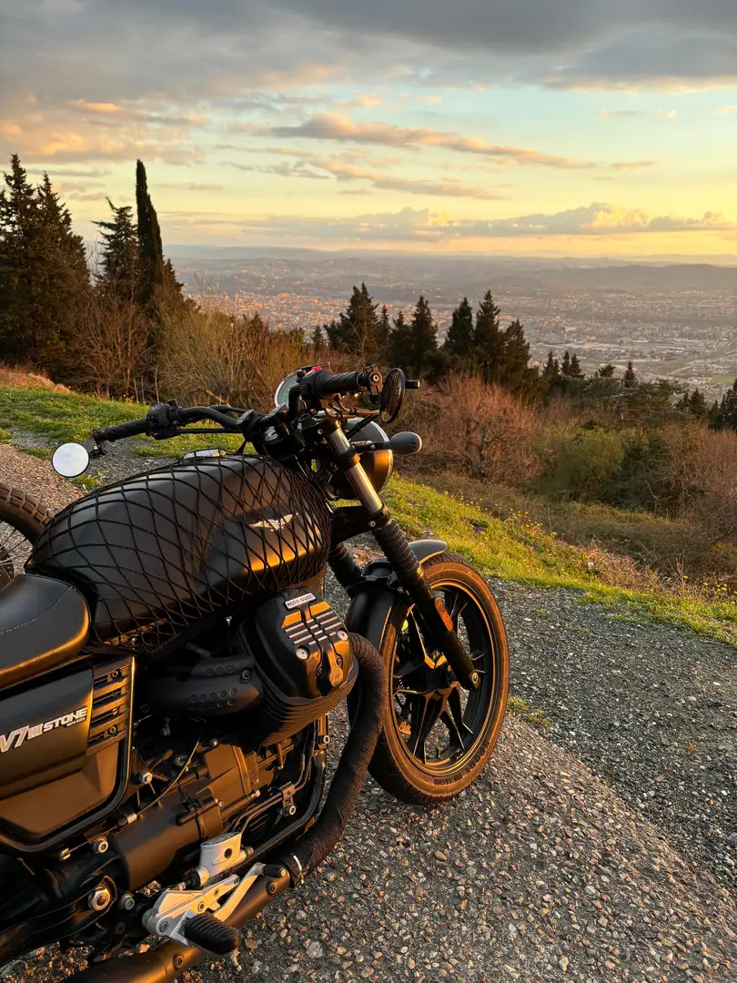 Moto Guzzi V 7 Stone III Negru - 1