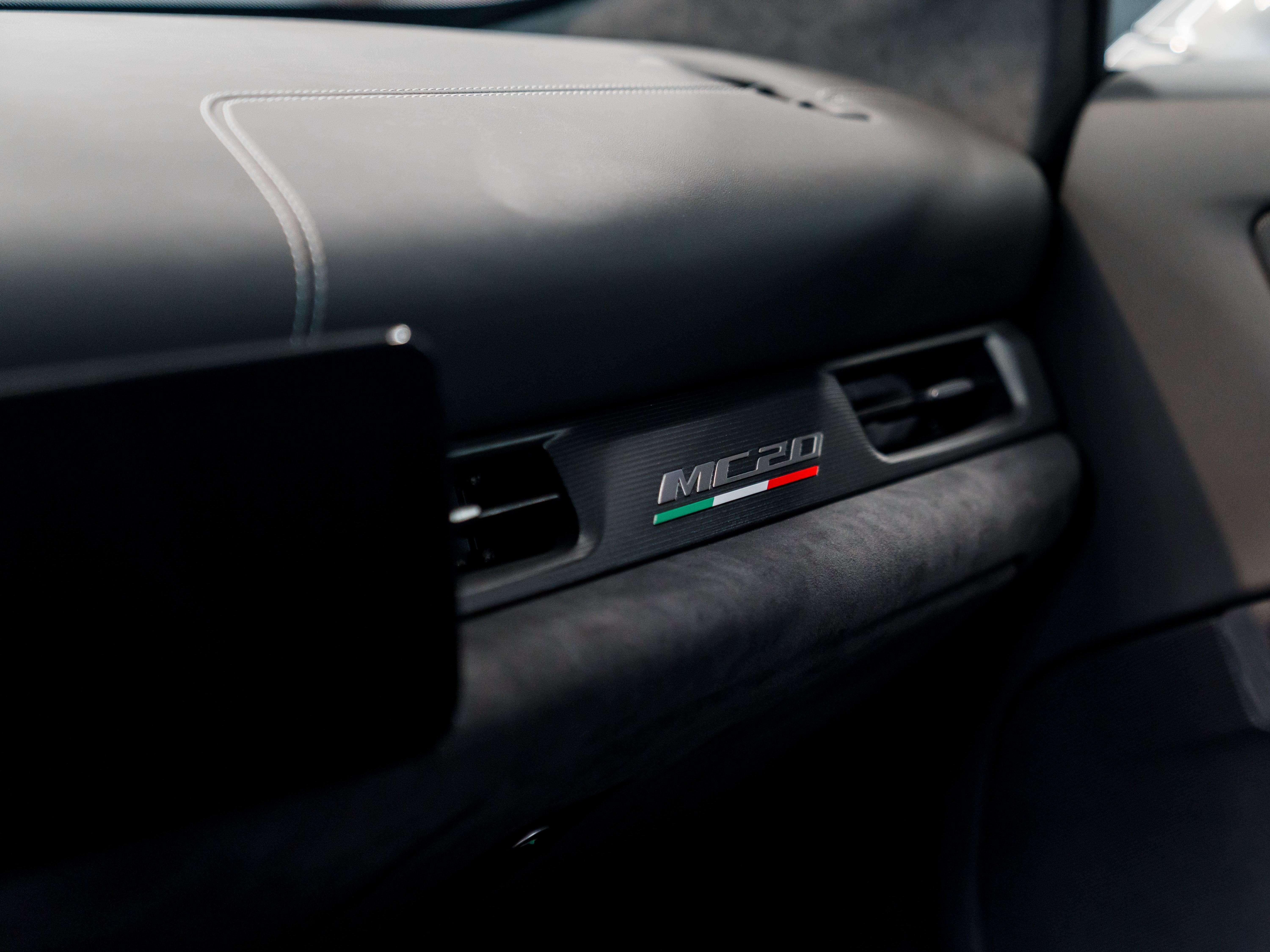 2022 Maserati MC20 Coupe thumb 21