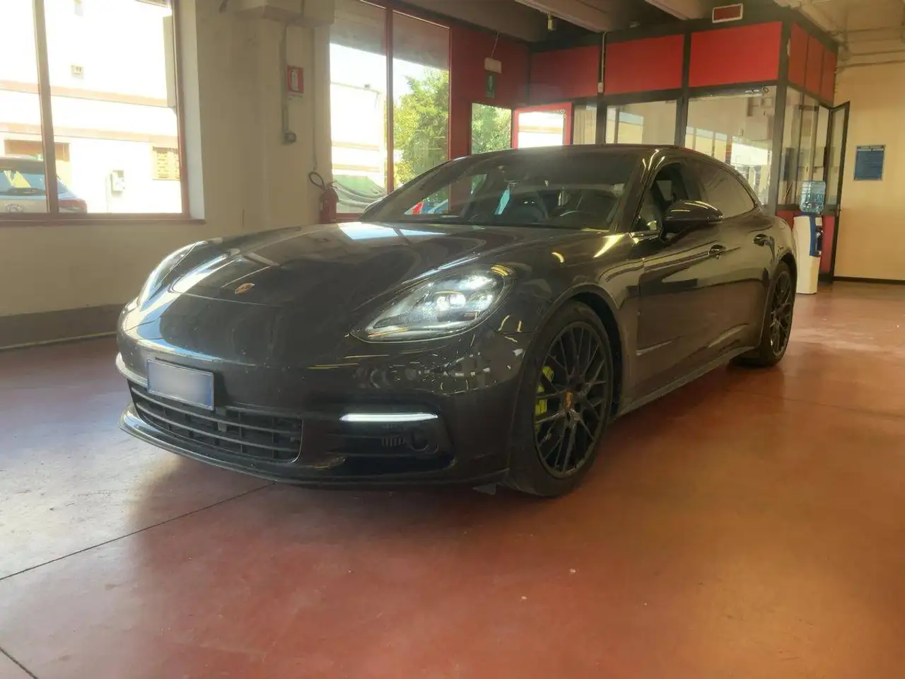 Porsche Panamera Panamera Sport Turismo 4 E-Hybrid — photo 1 of 7