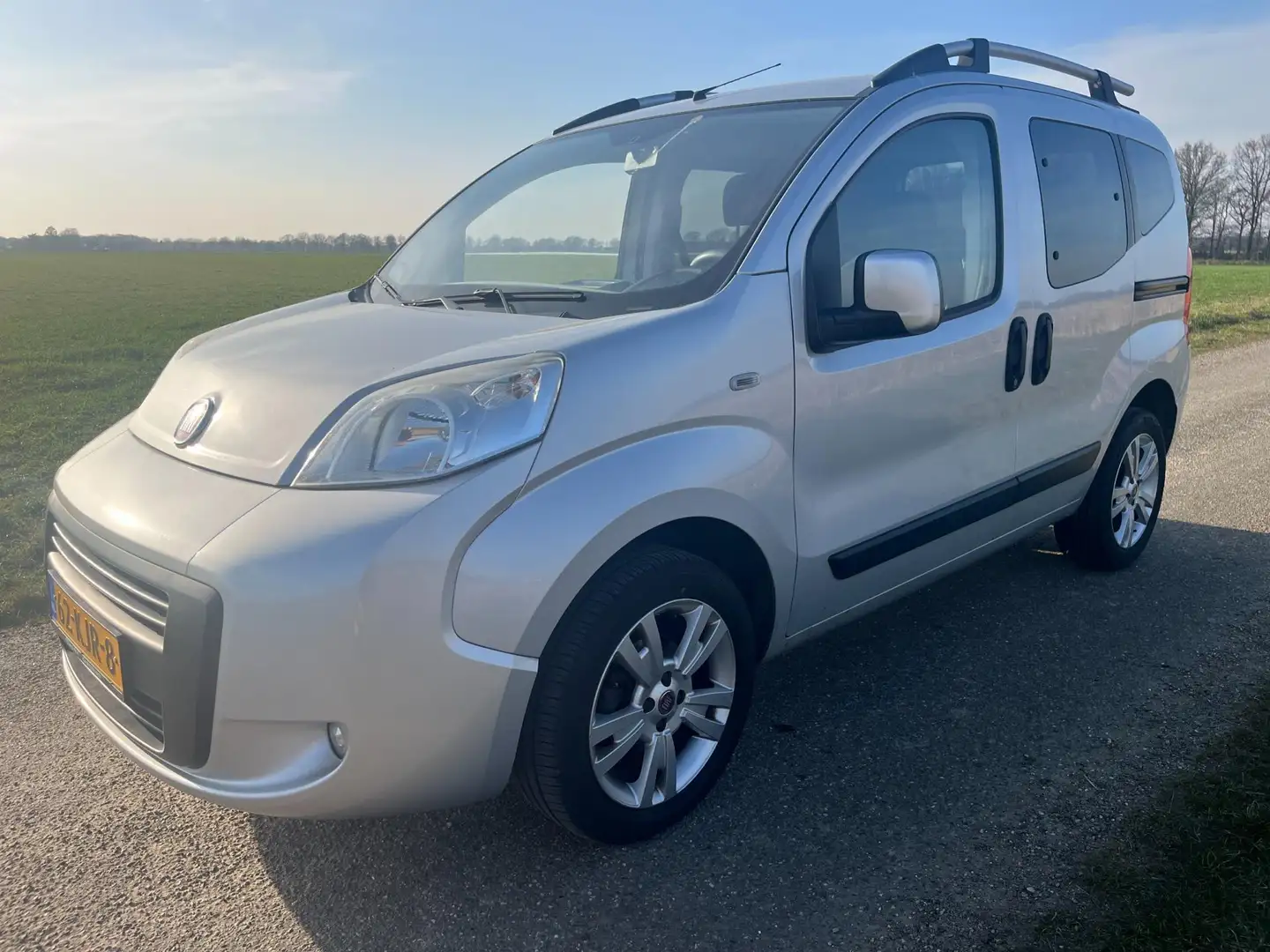 Fiat Qubo 1.4 Dynamic Grijs - 1