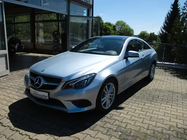 Mercedes-Benz E 250 E -Klasse Coupe E 250+LED+Leder+Panorama