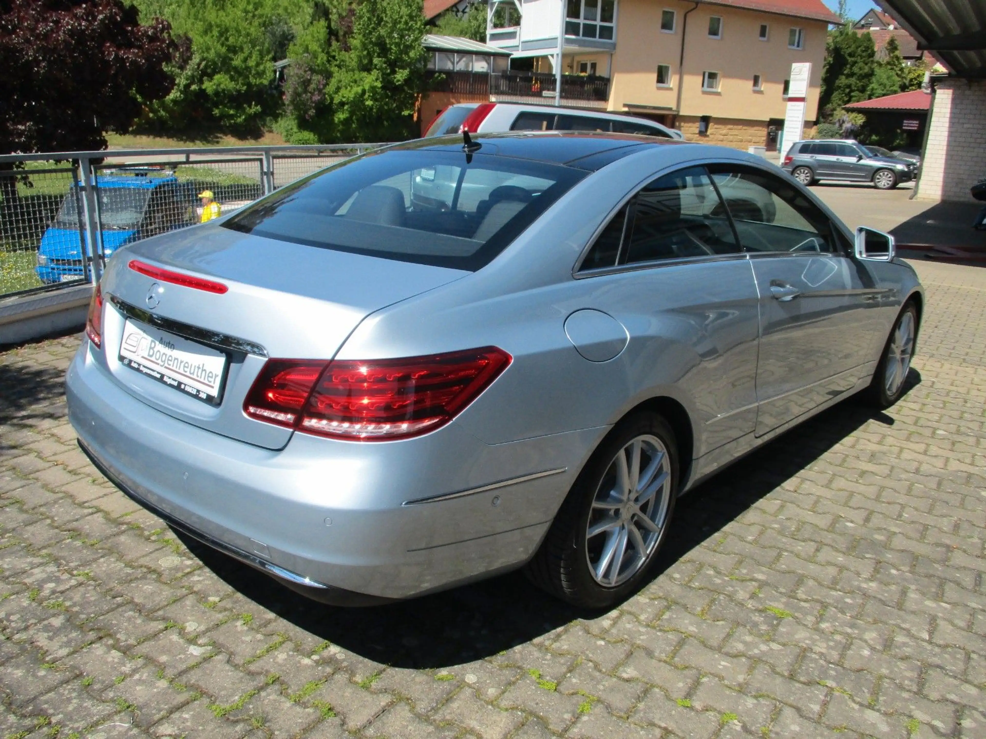 Mercedes-Benz E 250 E -Klasse Coupe E 250+LED+Leder+Panorama — photo 8