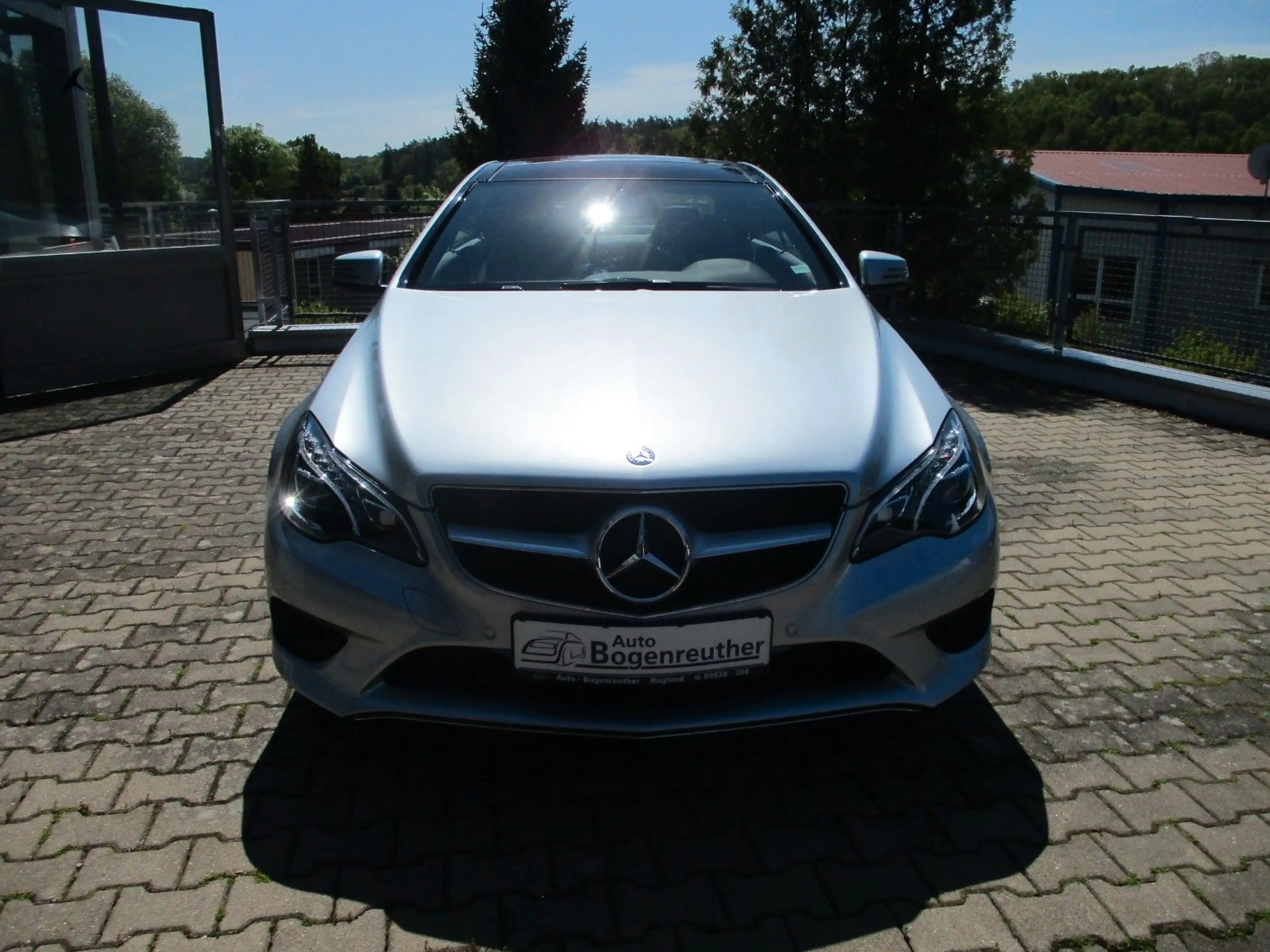Mercedes-Benz E 250 E -Klasse Coupe E 250+LED+Leder+Panorama — photo 11