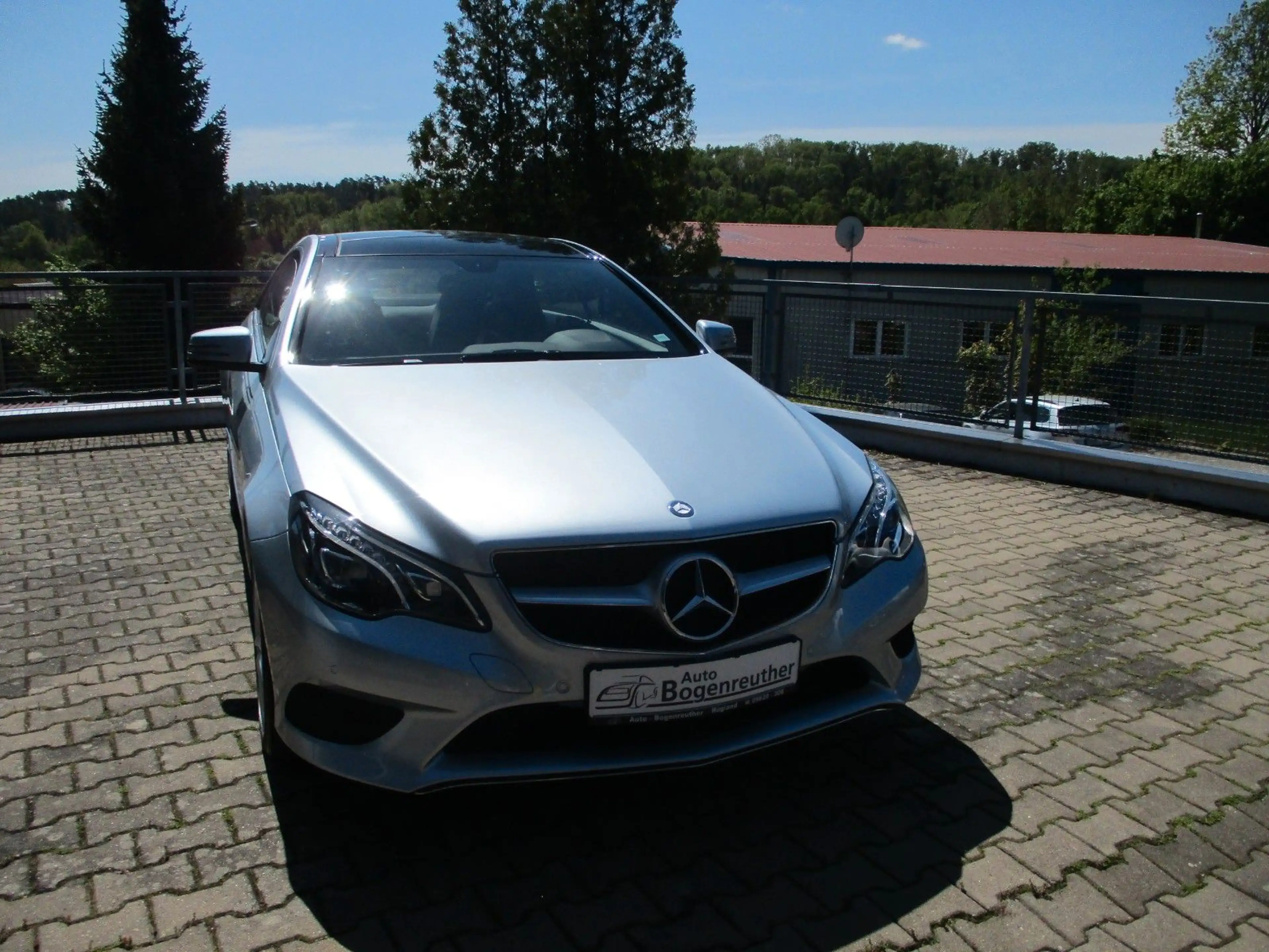 Mercedes-Benz E 250 E -Klasse Coupe E 250+LED+Leder+Panorama — photo 4