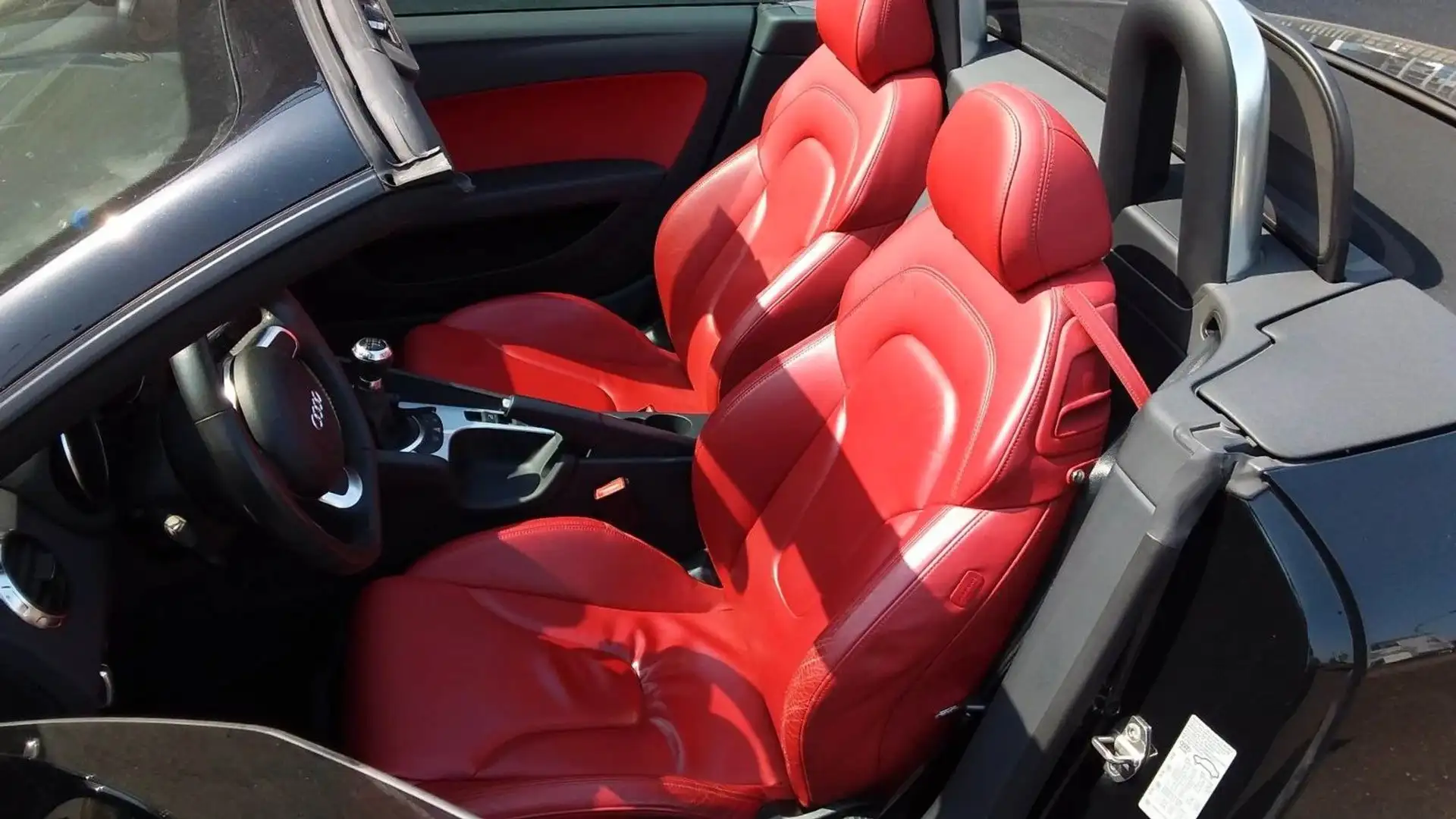 Audi TT Roadster 2.0 Schalter 200PS LEDER rot LED SHZ Noir - 2