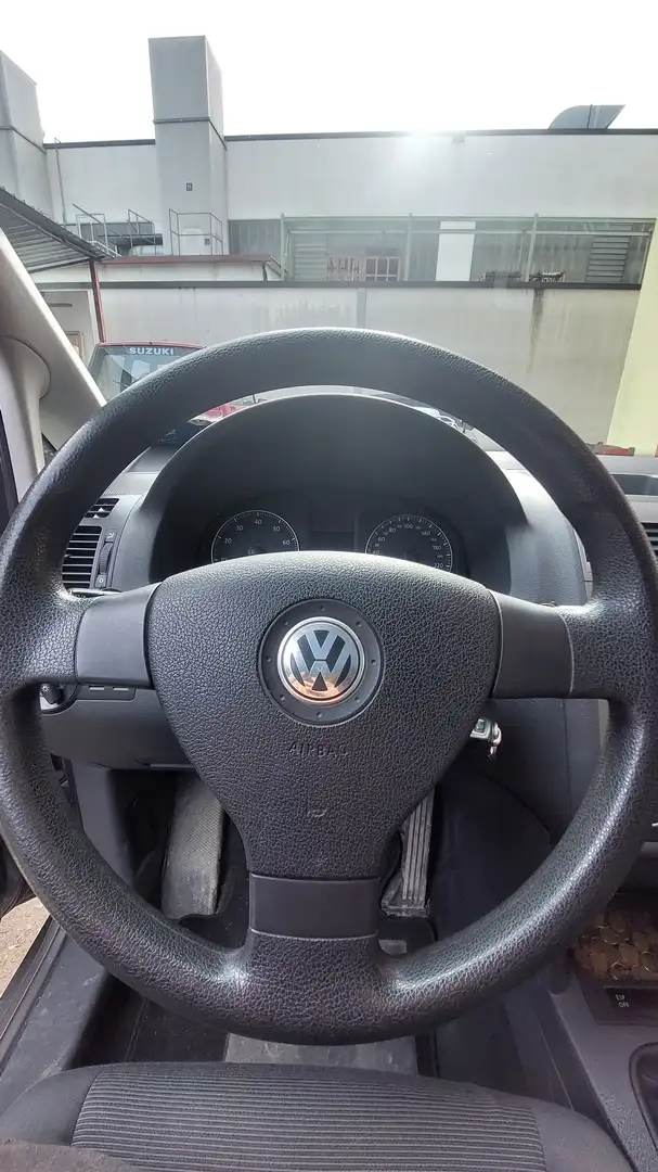 Volkswagen Touran Bifuel siva - 2