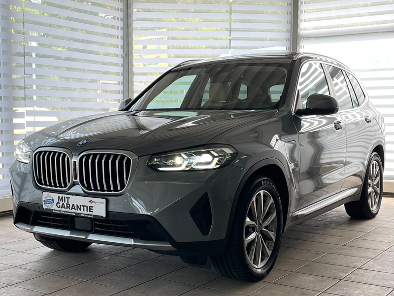 BMW X3 xD30e PANO 360° HUD LASER AHK DA Unfallfrei