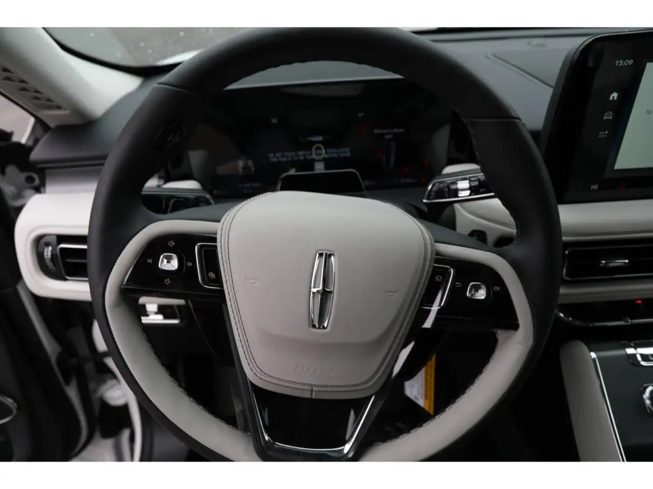 Lincoln Aviator снимка Lincoln Aviator