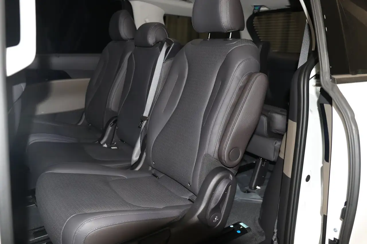 Kia Carnival photo Kia Carnival
