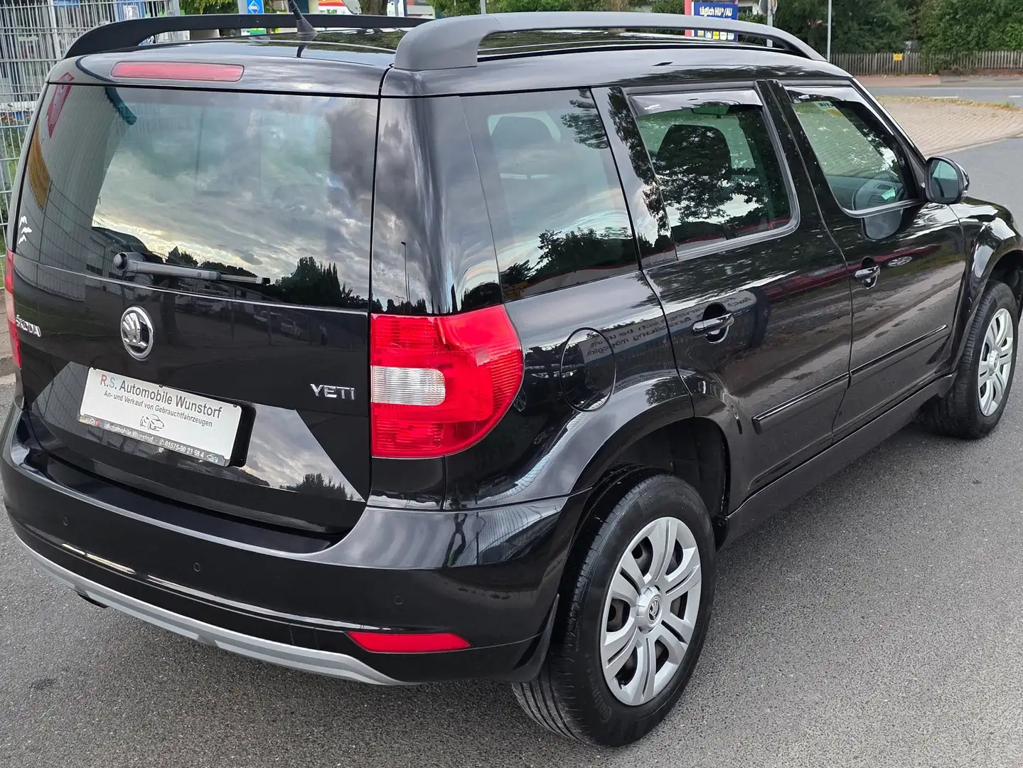 Skoda Yeti Active Schwarz - 2