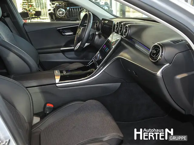 Mercedes-Benz C-Class view 6