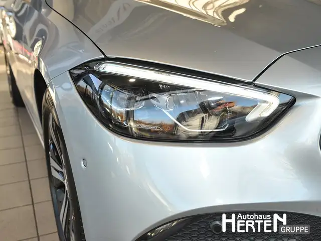 Mercedes-Benz C-Class view 13