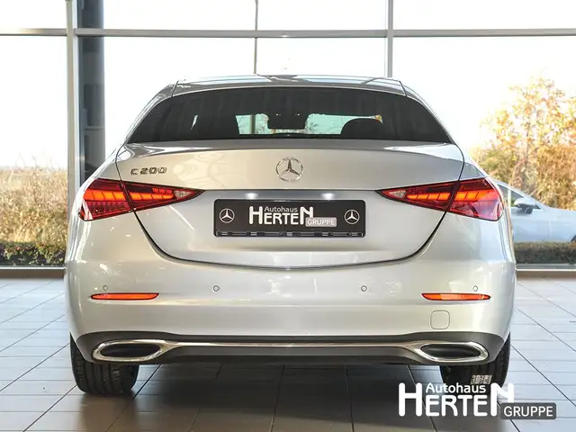 Mercedes-Benz C-Class view 4