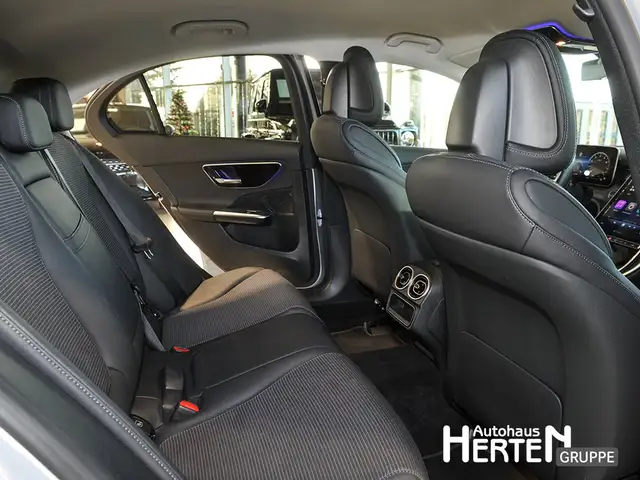 Mercedes-Benz C-Class view 17