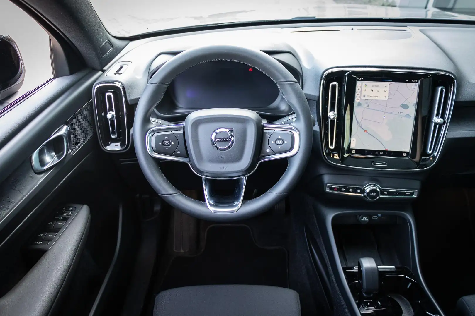 Volvo C40 Single Motor Plus 69 kWh | Warmtepomp | Panoramada Grijs - 2