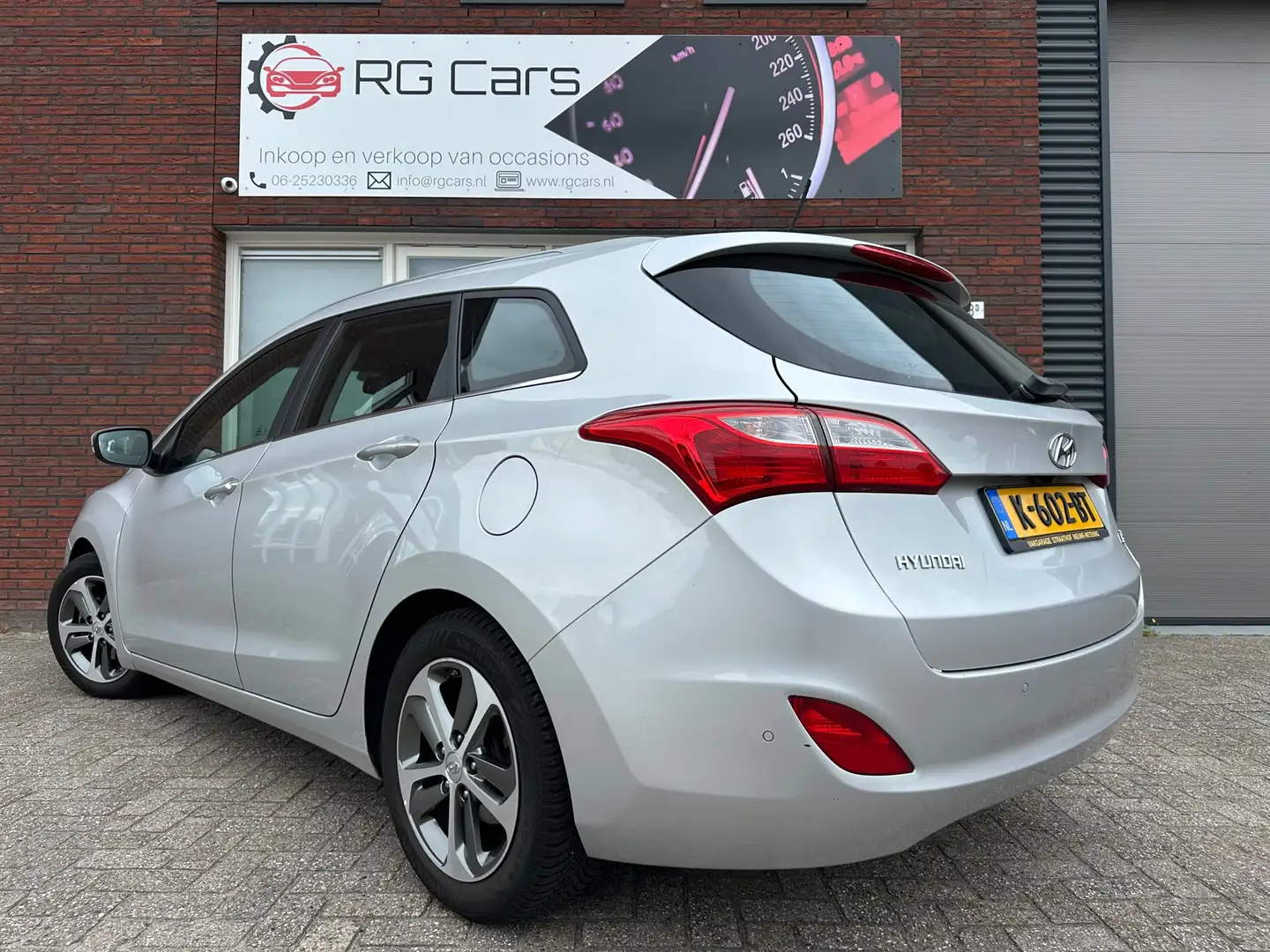Hyundai i30 Wagon 1.4 / Navi / Camera / PDC / Clima / Cruise Gris - 2