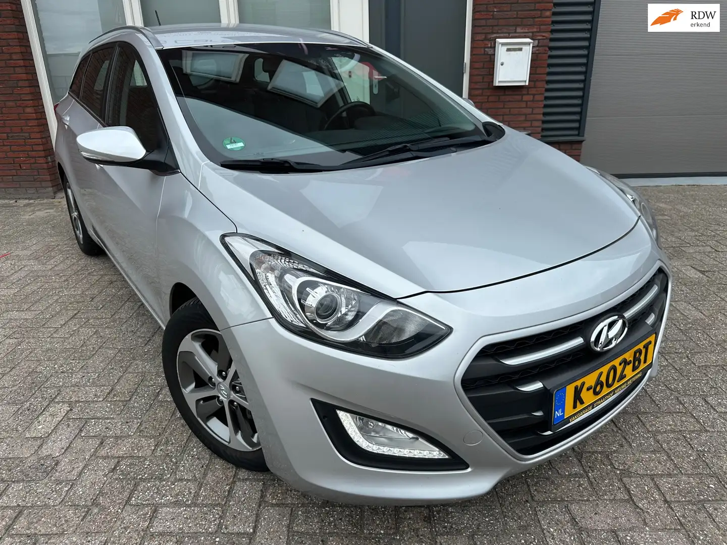 Hyundai i30 Wagon 1.4 / Navi / Camera / PDC / Clima / Cruise Šedá - 1