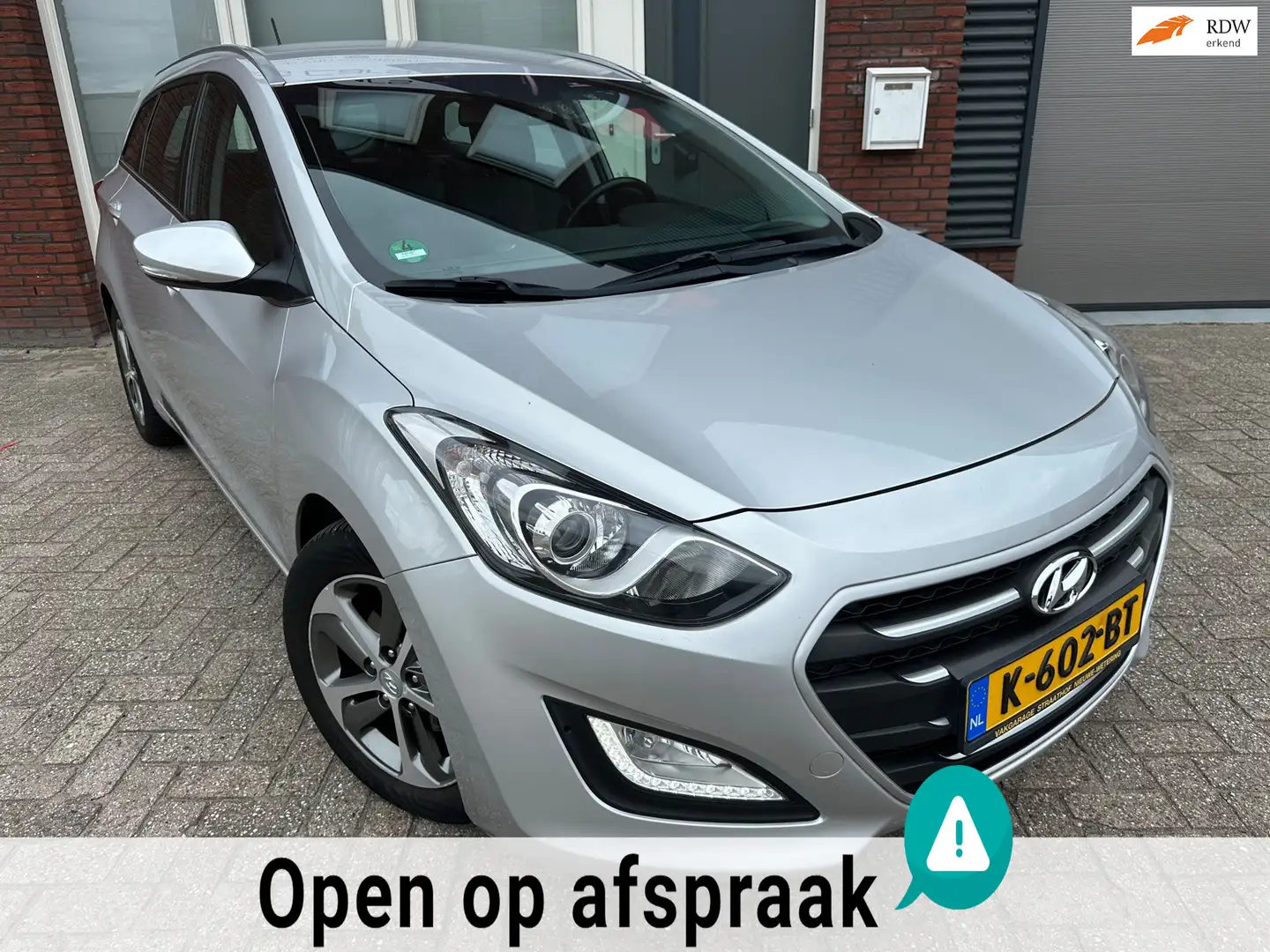 Hyundai i30 Wagon 1.4 / Navi / Camera / PDC / Clima / Cruise Gris - 1