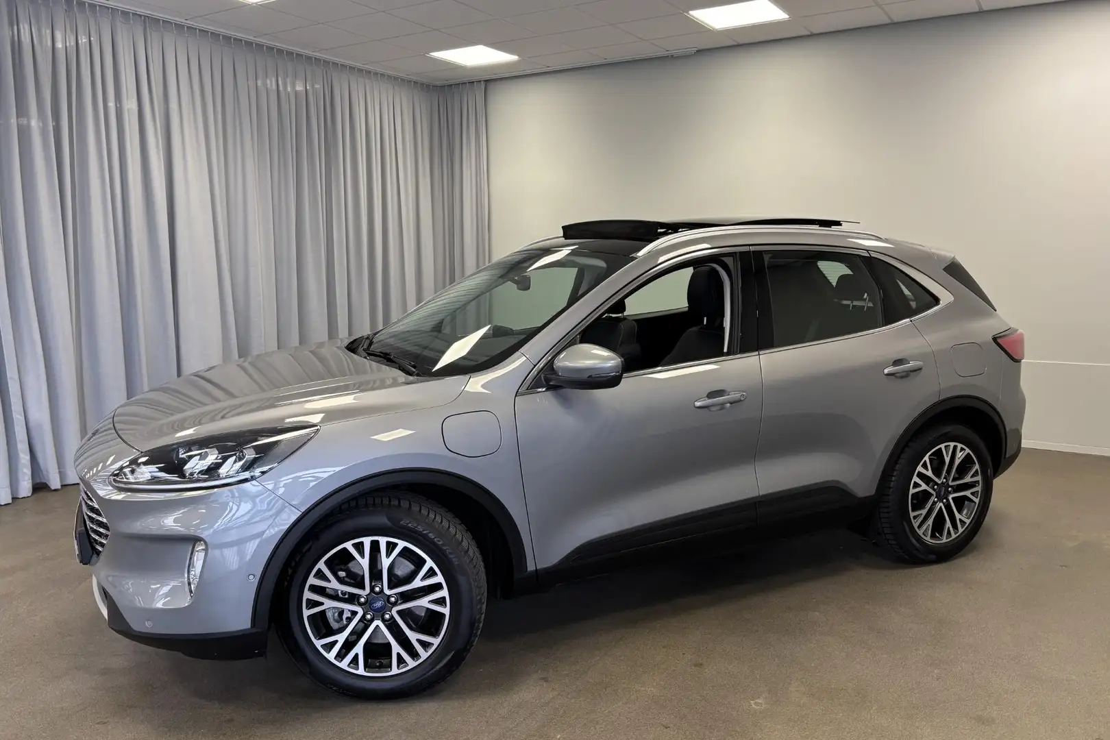 Ford Kuga 2.5 PHEV Titanium | Trekhaak | Panorama Dak | Wint Grijs - 2