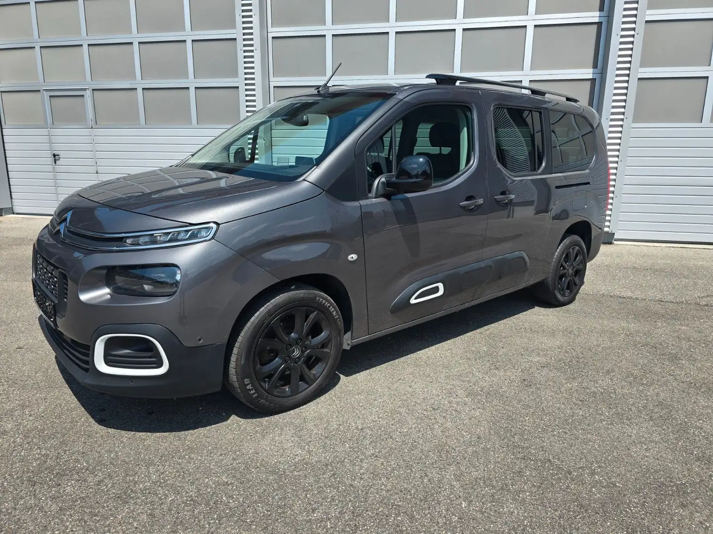 Citroen Berlingo Shine XL, 7 Sitzer, 6 Gang Grau - 1
