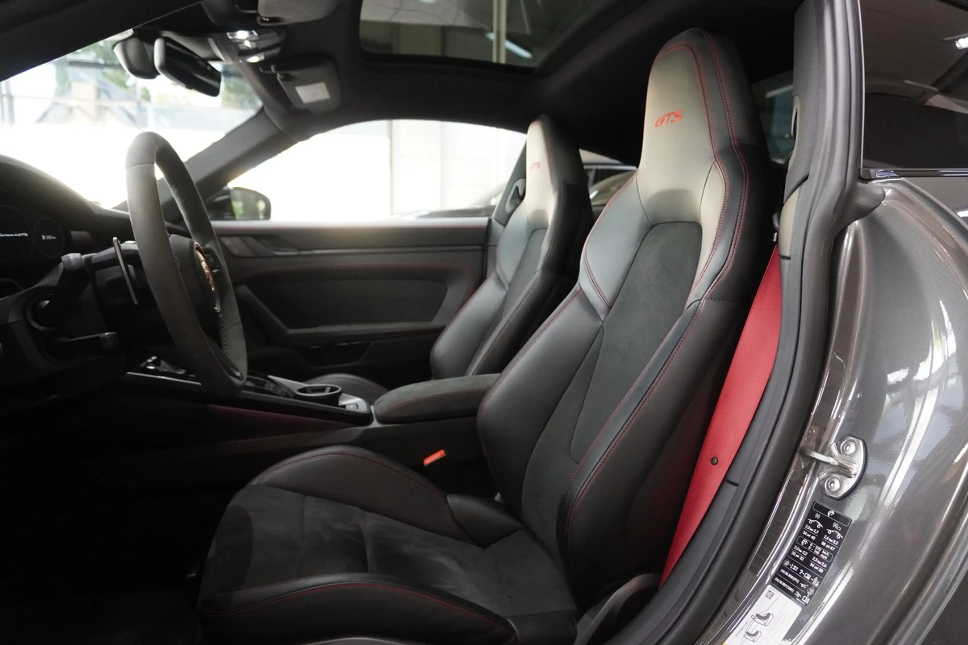 Porsche 911 992 4GTS APPROVED AERO-KIT LED BOSE GSD R.Cam — photo 14