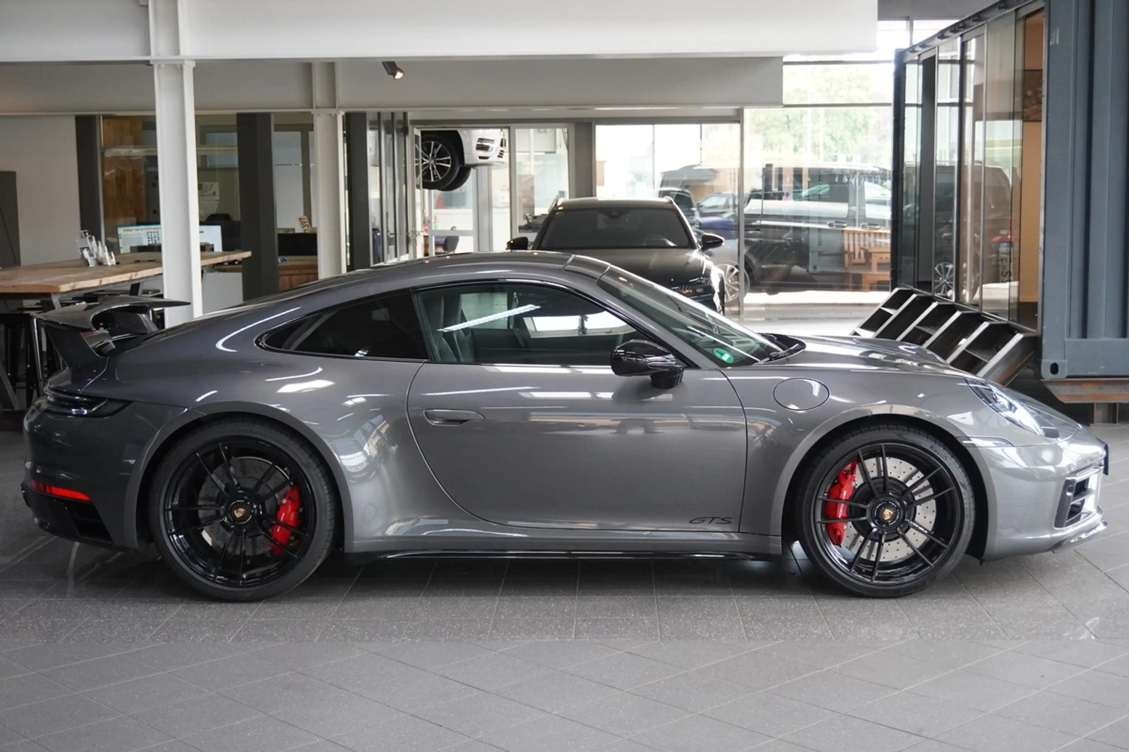 Porsche 911 992 4GTS APPROVED AERO-KIT LED BOSE GSD R.Cam — photo 5