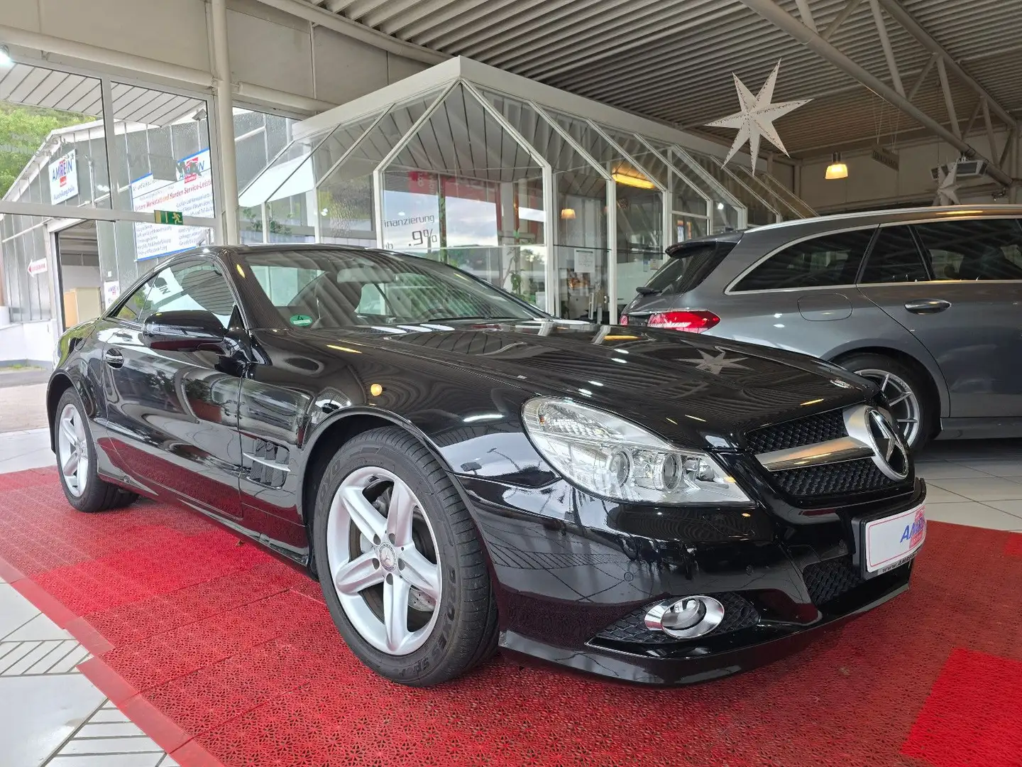 Mercedes-Benz SL 300 Roadster+1.HAND+LEDER+AIRSCARF+SHZ+H&K Schwarz - 2