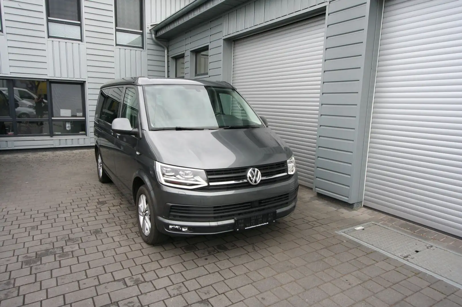 Volkswagen T6 California T6  California Beach DSG LED  4Motion Sperre Gris - 1