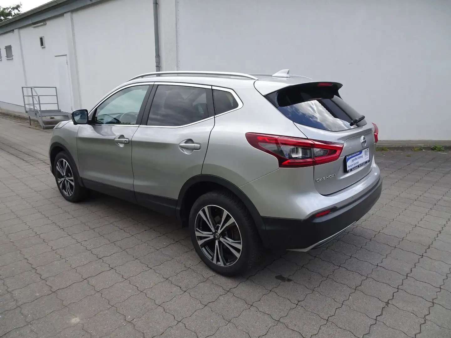 Nissan Qashqai 1.2 DIG-T Xtronic N-CONNECTA / 1-Hand Grau - 2