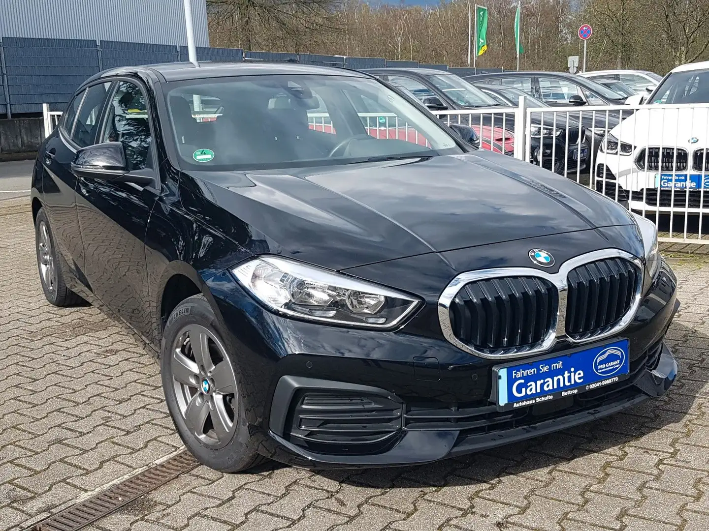 BMW 118 i Advantage Navi Einparkhilfe Sitzheizung Alu Schwarz - 1