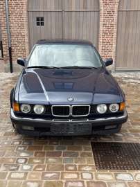 730i V8