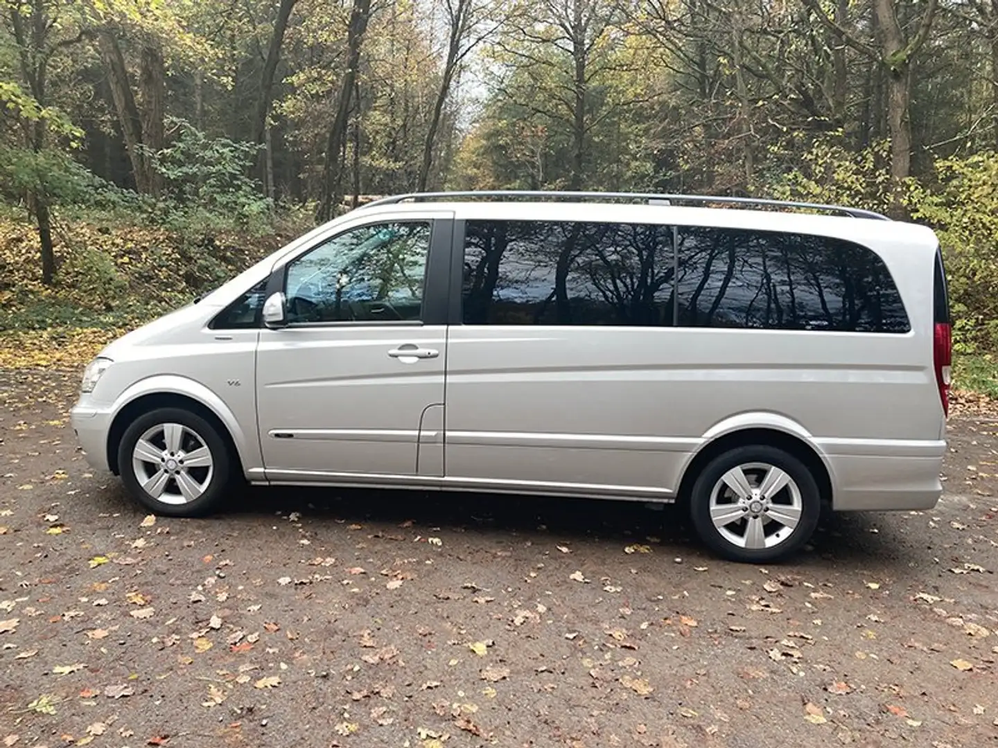 Mercedes-Benz Viano Viano 3.0 CDI DPF lang Automatik Trend Edition Silber - 2