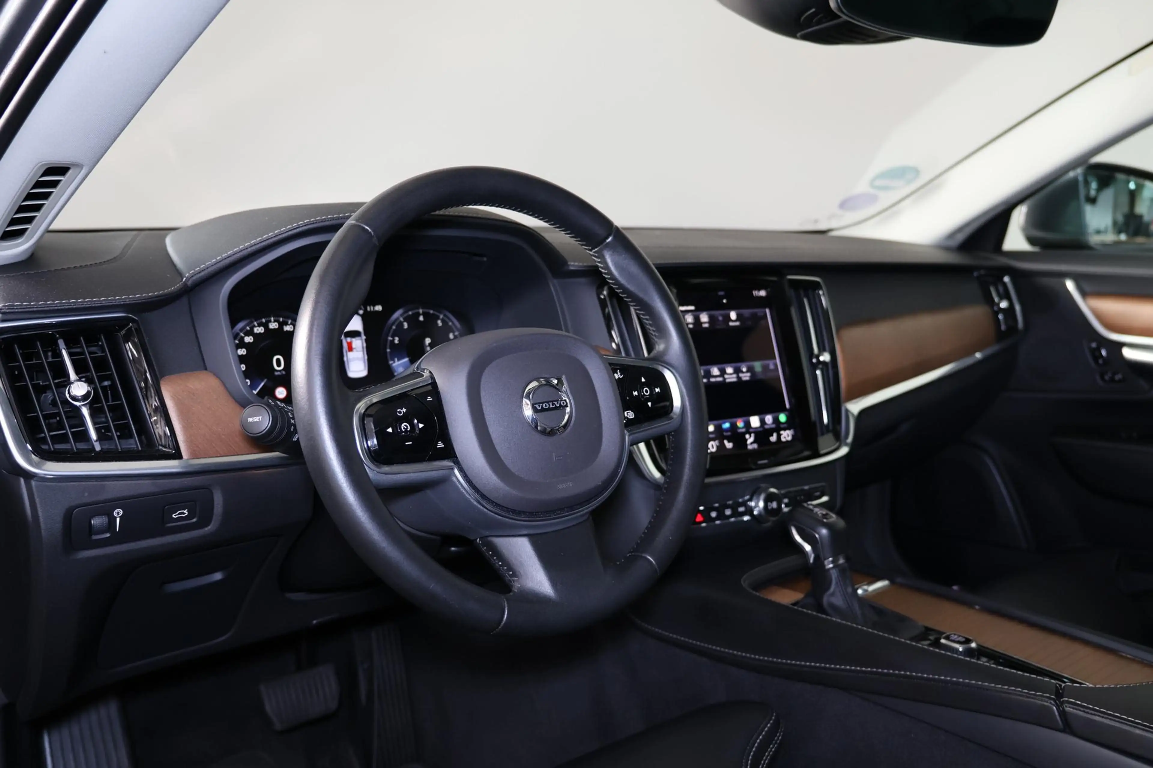 Volvo S90 T4 Inscription - IntelliSafe Assist & Surround - P — photo 13