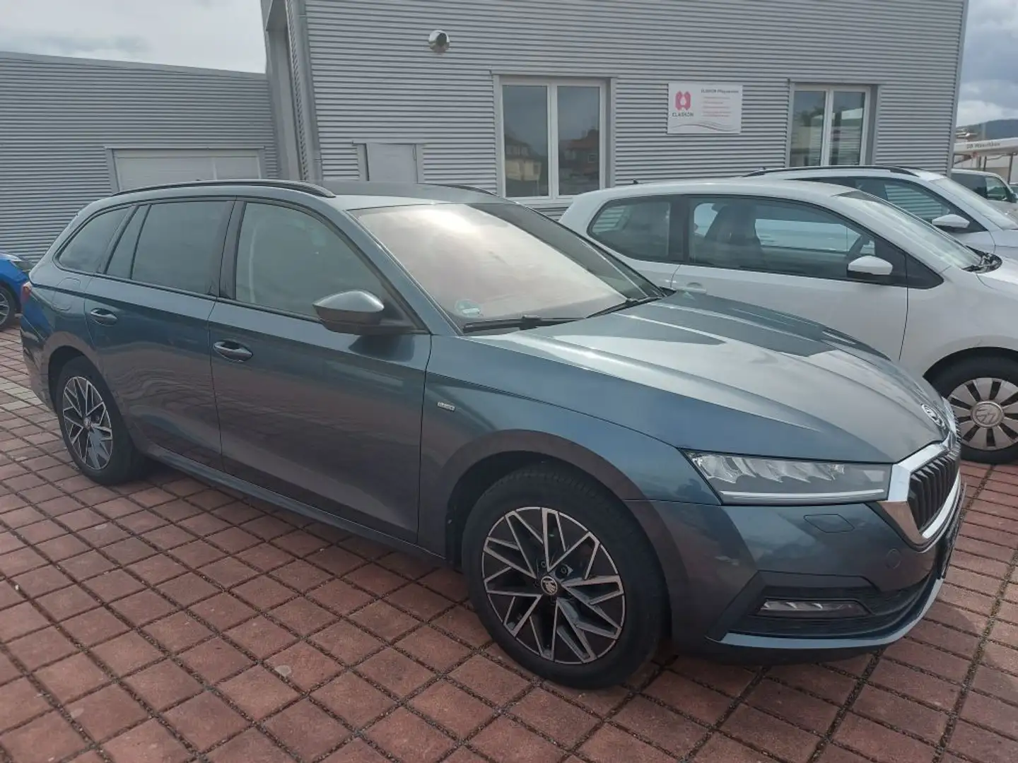 Skoda Octavia Combi 2.0 TDI DSG Clever - 2