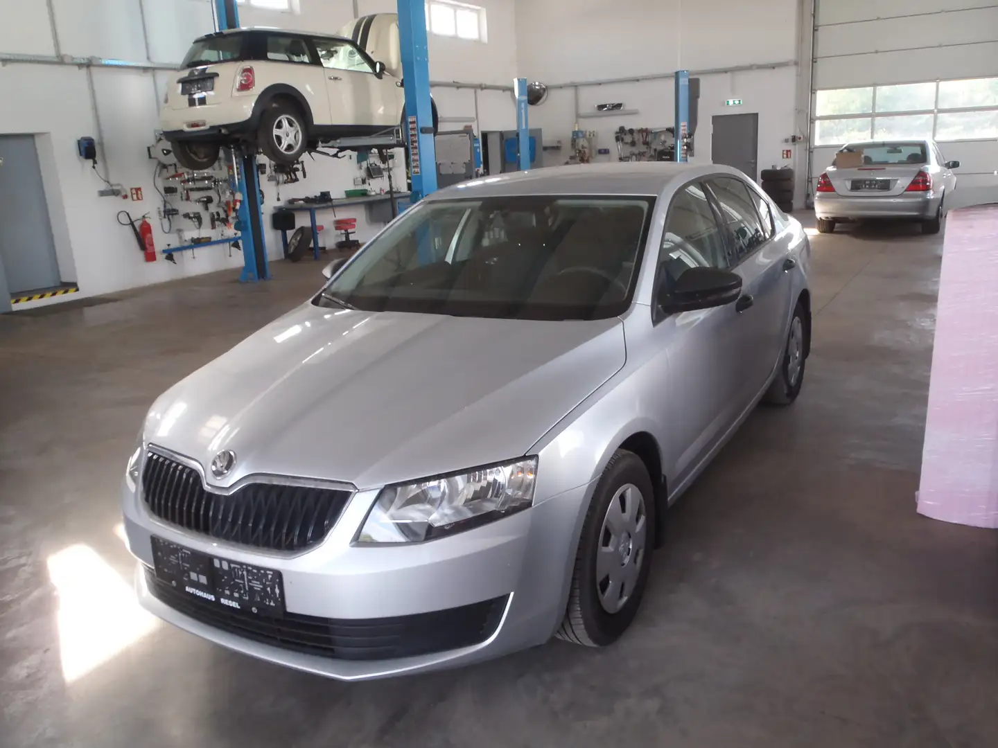 Skoda Octavia 1,2 TSI Active Grau - 2