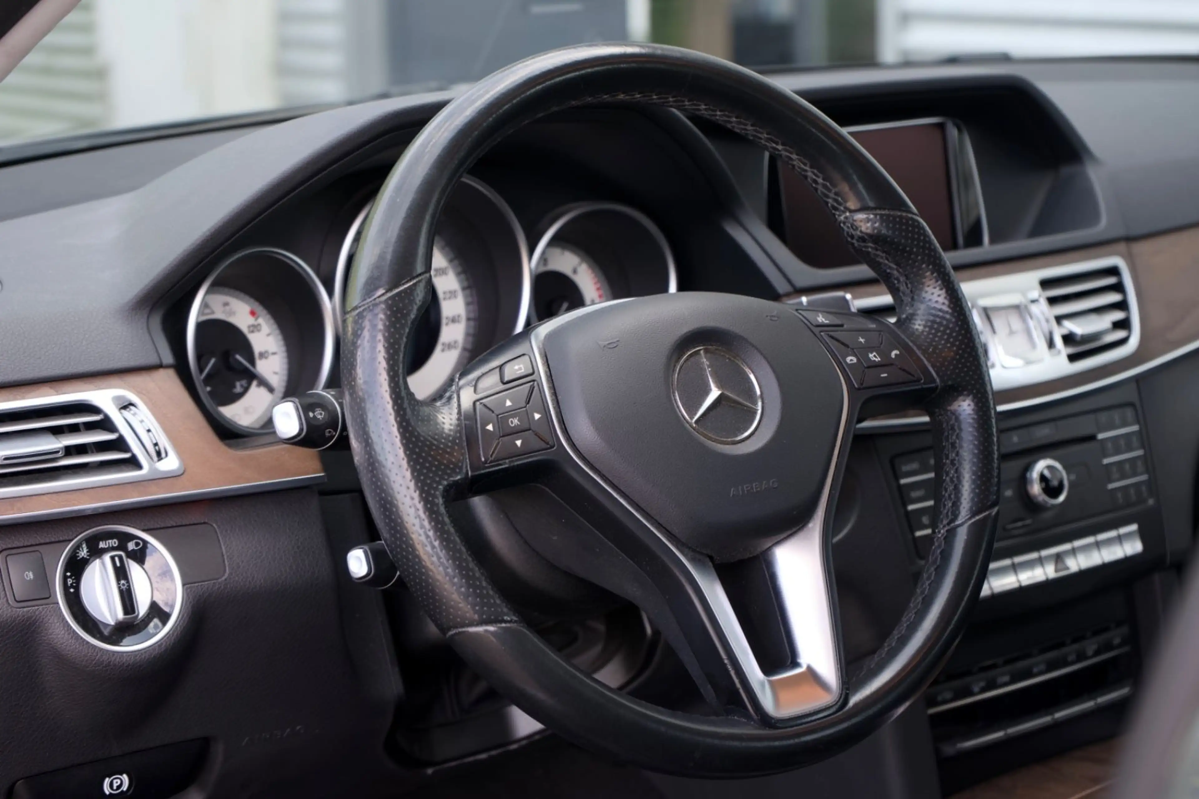 Mercedes-Benz E 200 BlueTec — photo 12