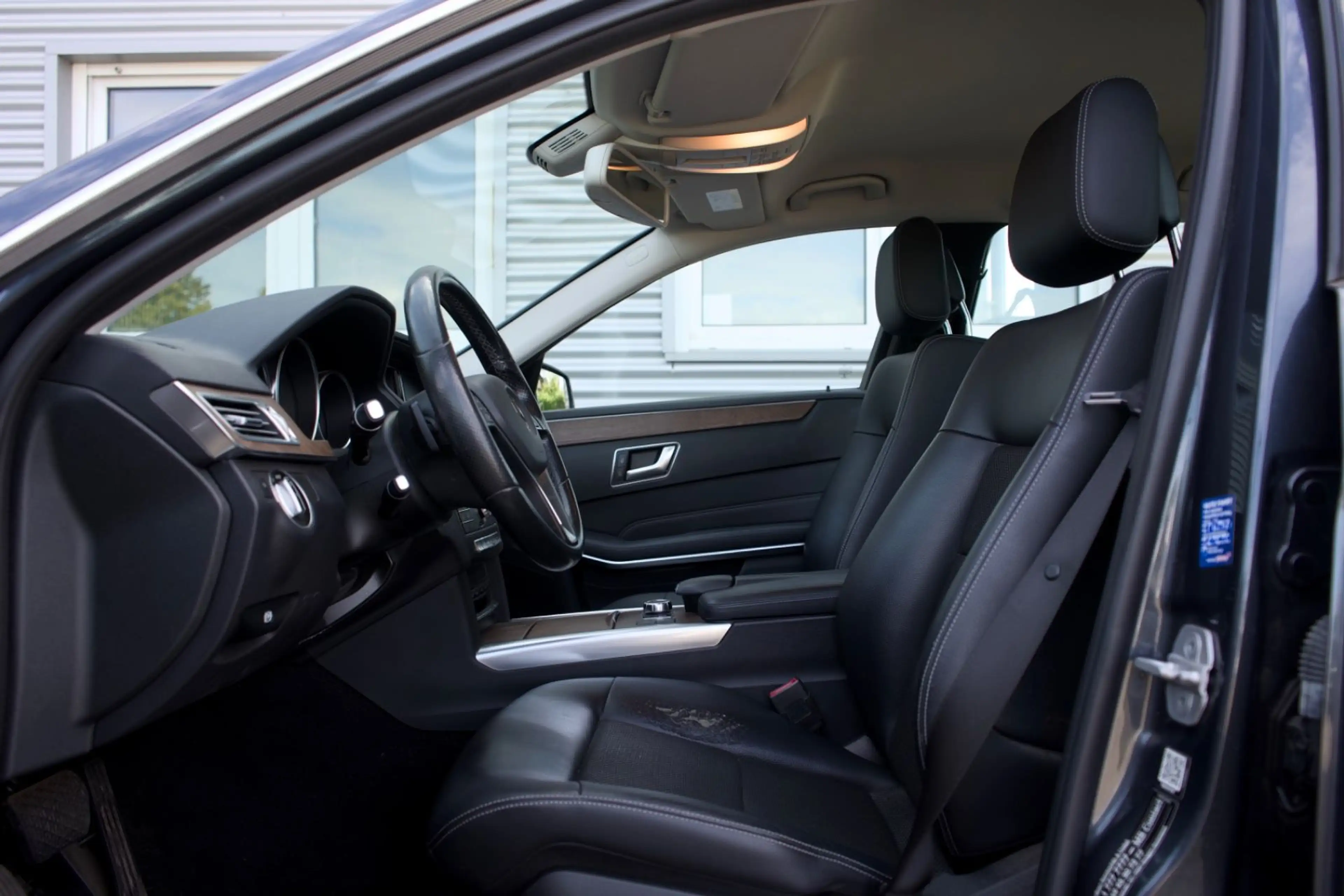 Mercedes-Benz E 200 BlueTec — photo 13