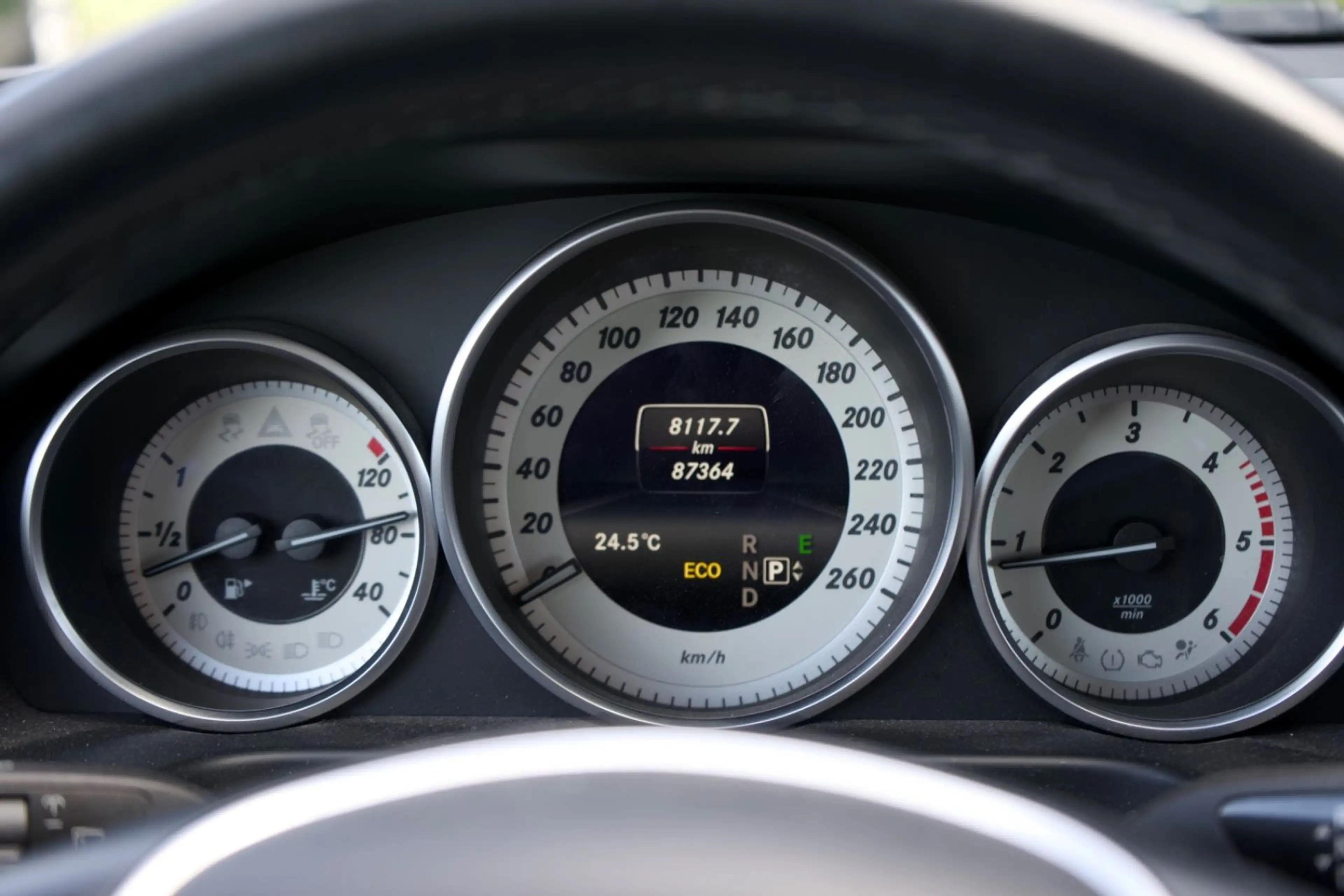 Mercedes-Benz E 200 BlueTec — photo 11