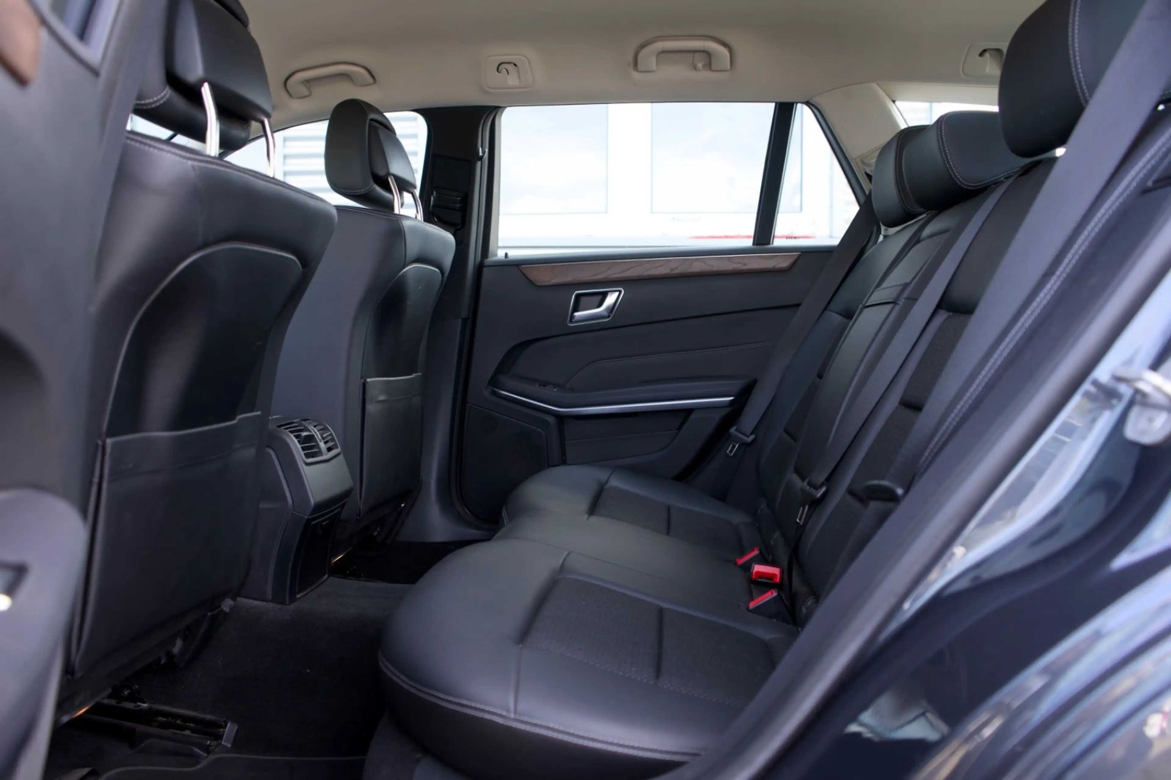 Mercedes-Benz E 200 BlueTec — photo 15