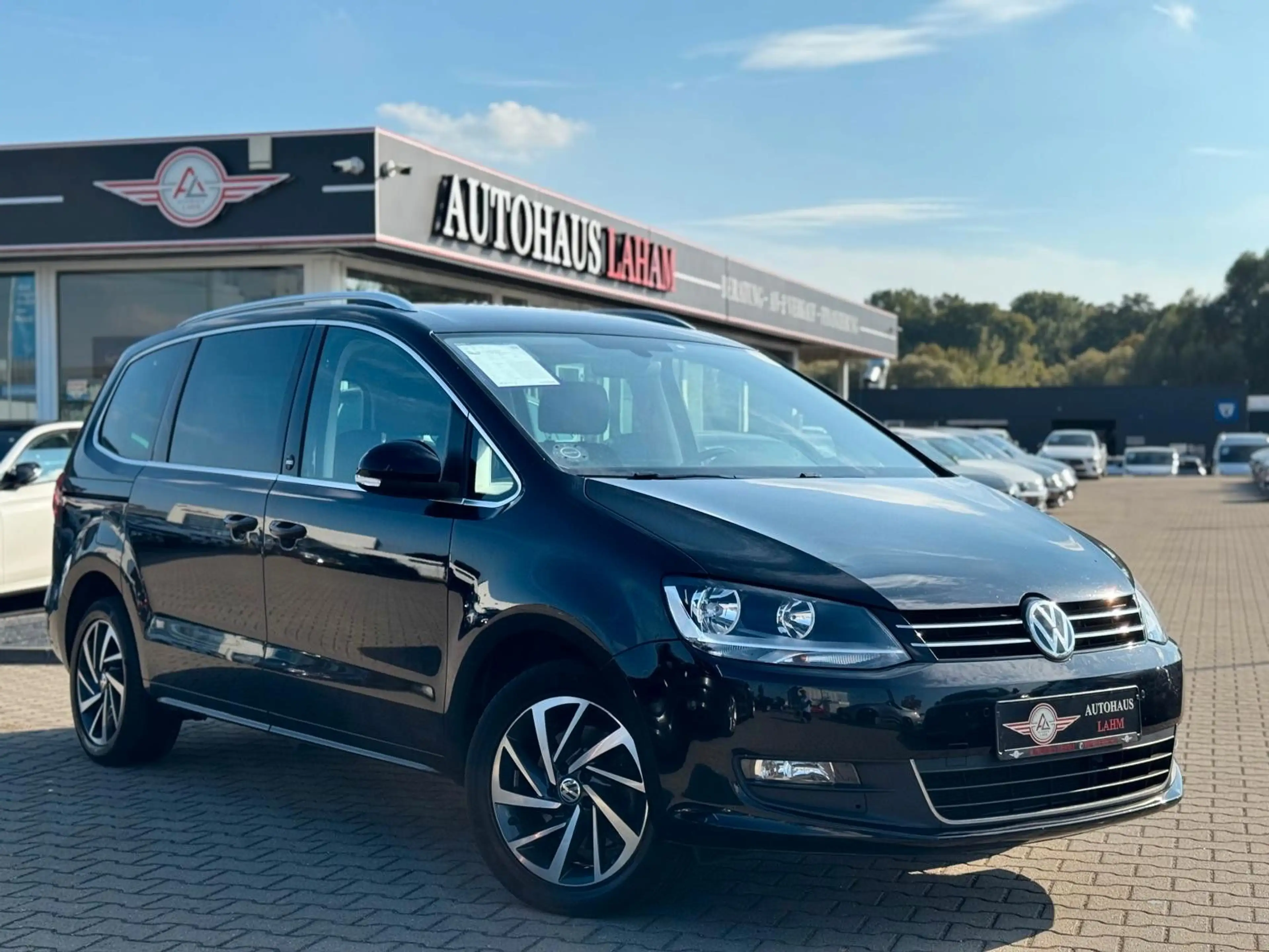 Volkswagen Sharan 2.0 TDI"DSG"Sound"7 SITZE"AHK"NAVI"KAMERA