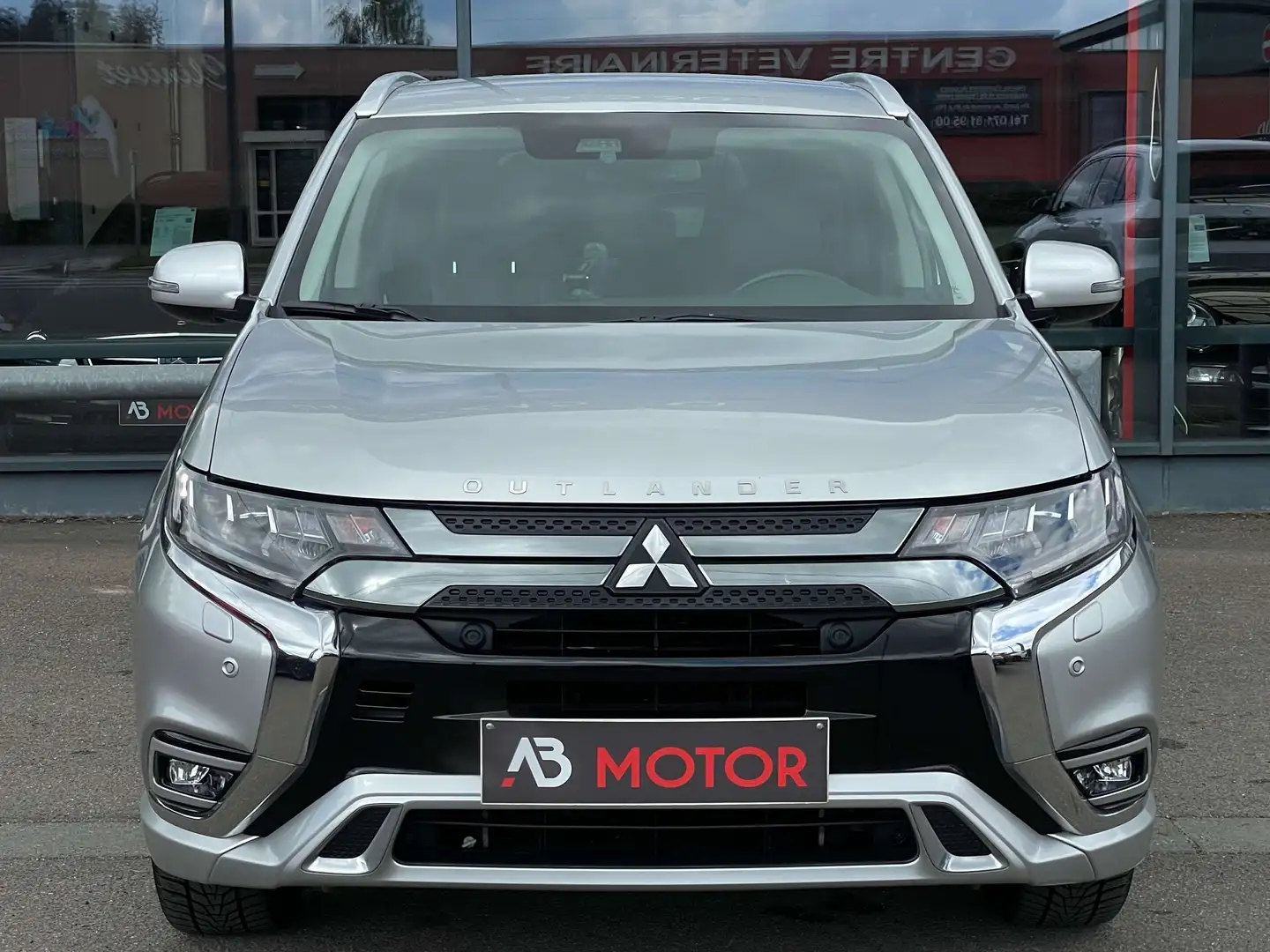 Mitsubishi Outlander 2.4i 4WD PHEV S-AWC TVAC CAMERA CARPLAY 1RE MAIN Argent - 2