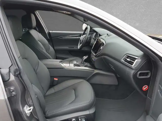 Maserati Ghibli view 9