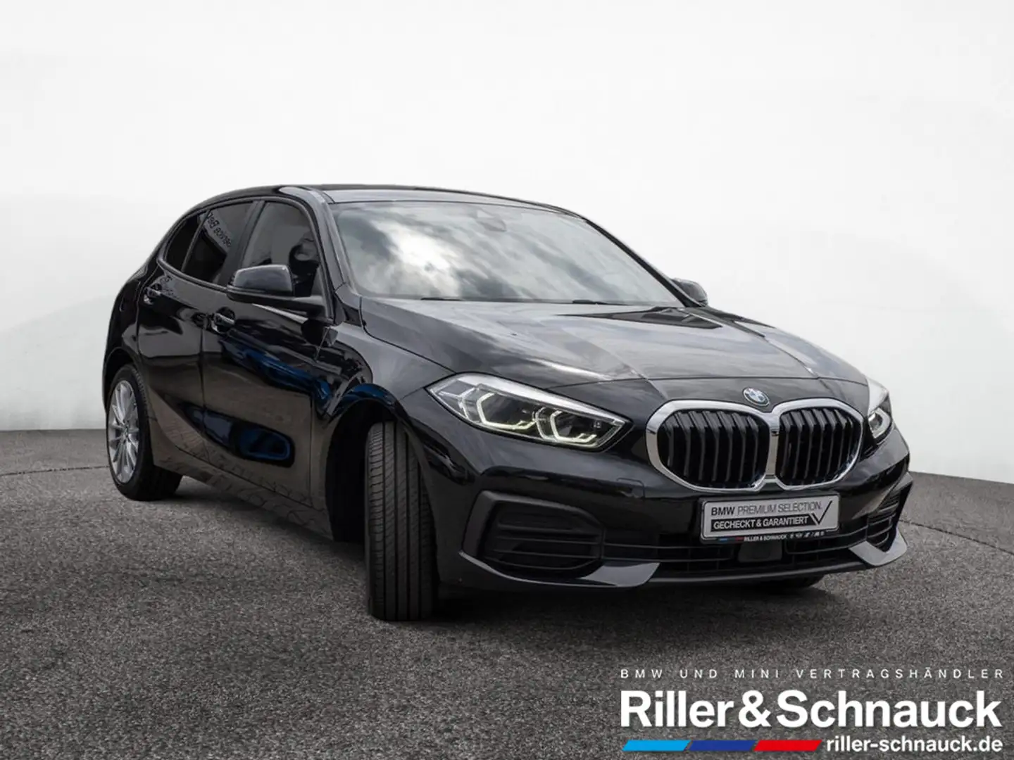 BMW 118 i Advantage SHZ H/K NAVI AHK ACC HUD LED Schwarz - 2