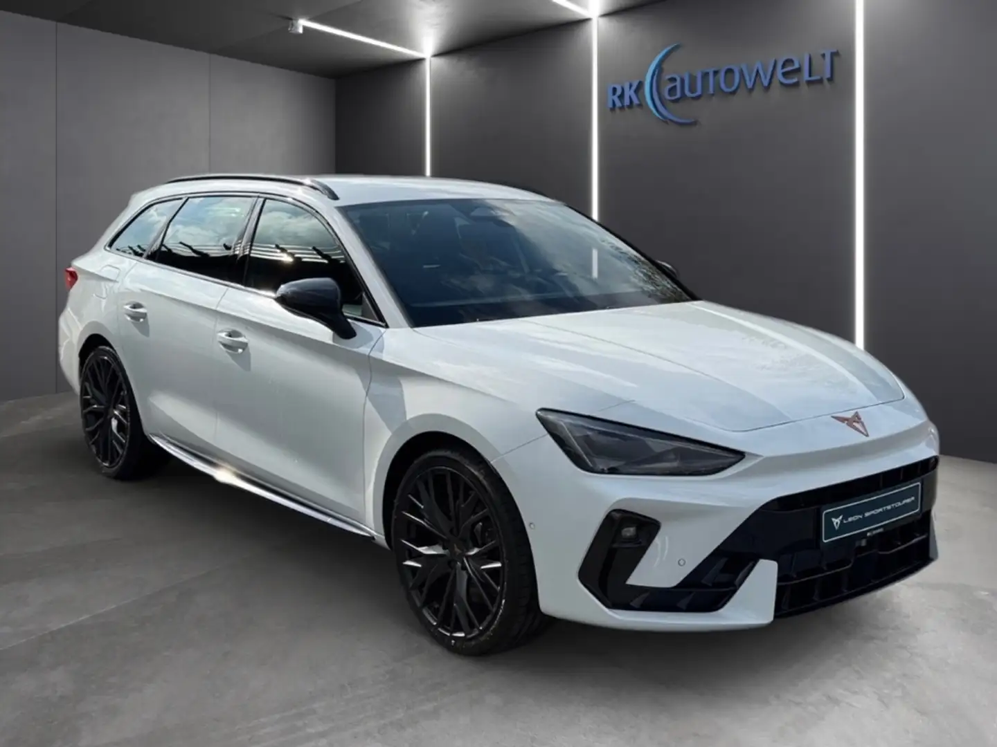 CUPRA Leon Sportstourer 1.5 e-Hybrid VZ Matrix AHK Sennheiser Blanc - 2