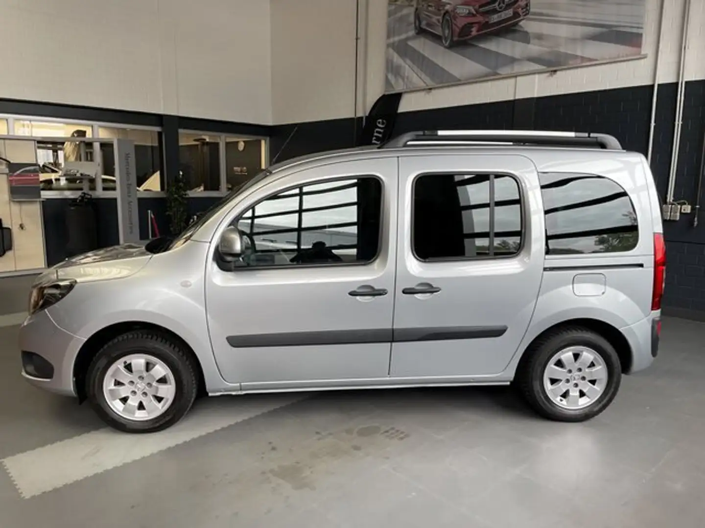 Mercedes-Benz Citan Citan 111 CDI Tourer EDITION L Kamera Sitzhzg. Plateado - 2