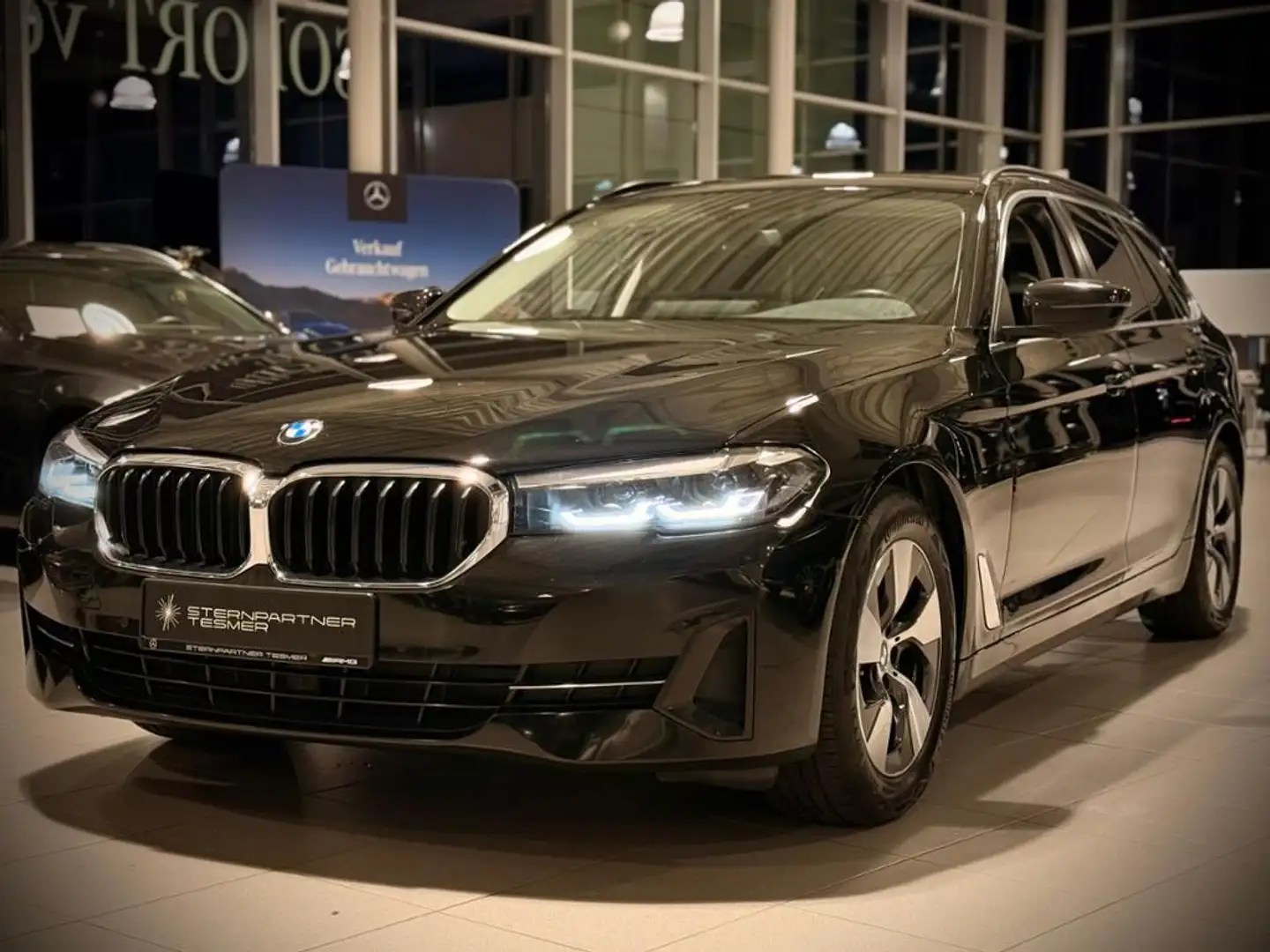 BMW 520 d Touring Kamera+CarPlay+NAVI+AHK+SHZ+SR&WR Negro - 1