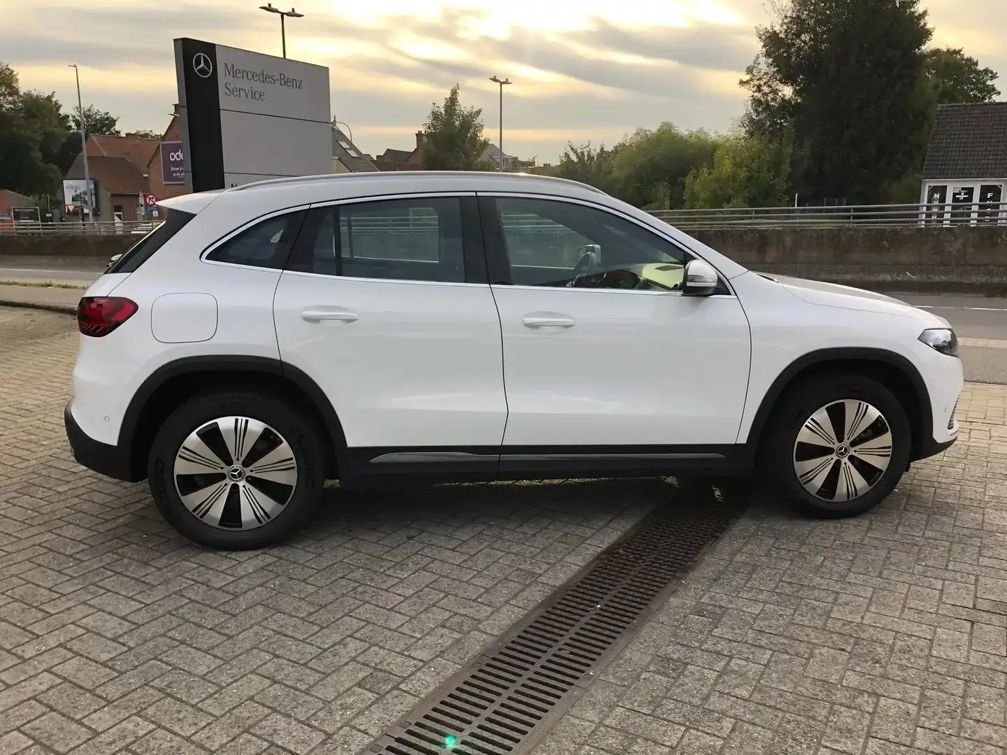 Mercedes-Benz EQA 350 EQA 350 4MaticWinter pack,Carplay Directiewagen Blanc - 2